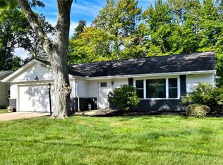 2000 Marshfield Rd, Mayfield Heights, OH 44124