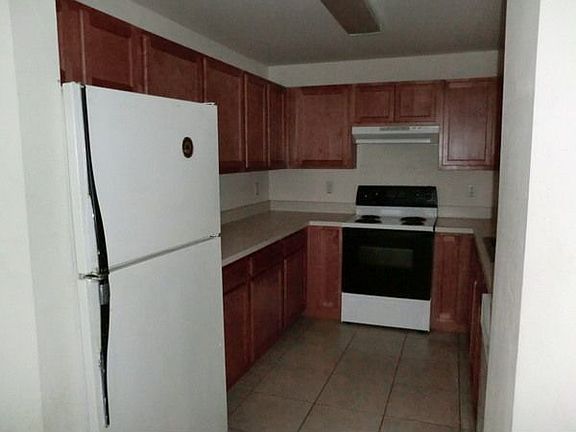 3rd image of 304/306 Leeland Heights Blvd E