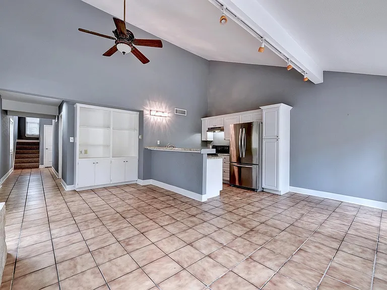 31 Marina Cir — Photo 8