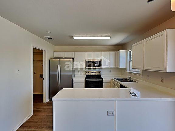 3rd image of 2647 Hunt St