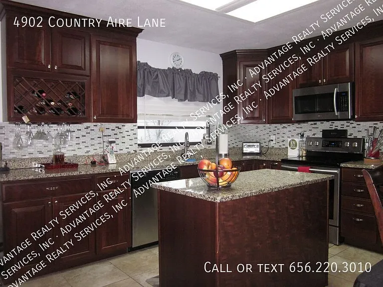 4902 Country Aire Ln — Photo 7