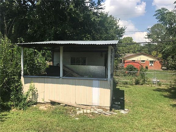 4th image of 711 E Celeste Dr