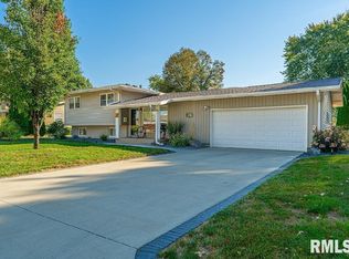 14 Rigg Dr, Lincoln, IL 62656