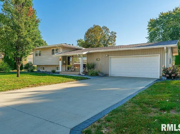 14 Rigg Dr, Lincoln, IL 62656