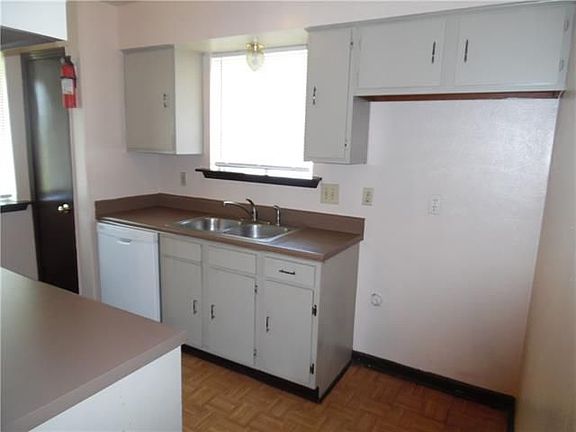4th image of 2 Summerton Dr #379