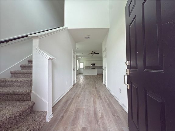 4th image of 406 Cedar Chase Ct