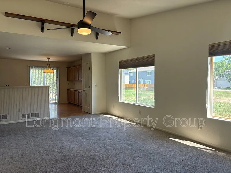 3 bed, 2.0 bath, 2137 sqft, $2,600 — Photo 3