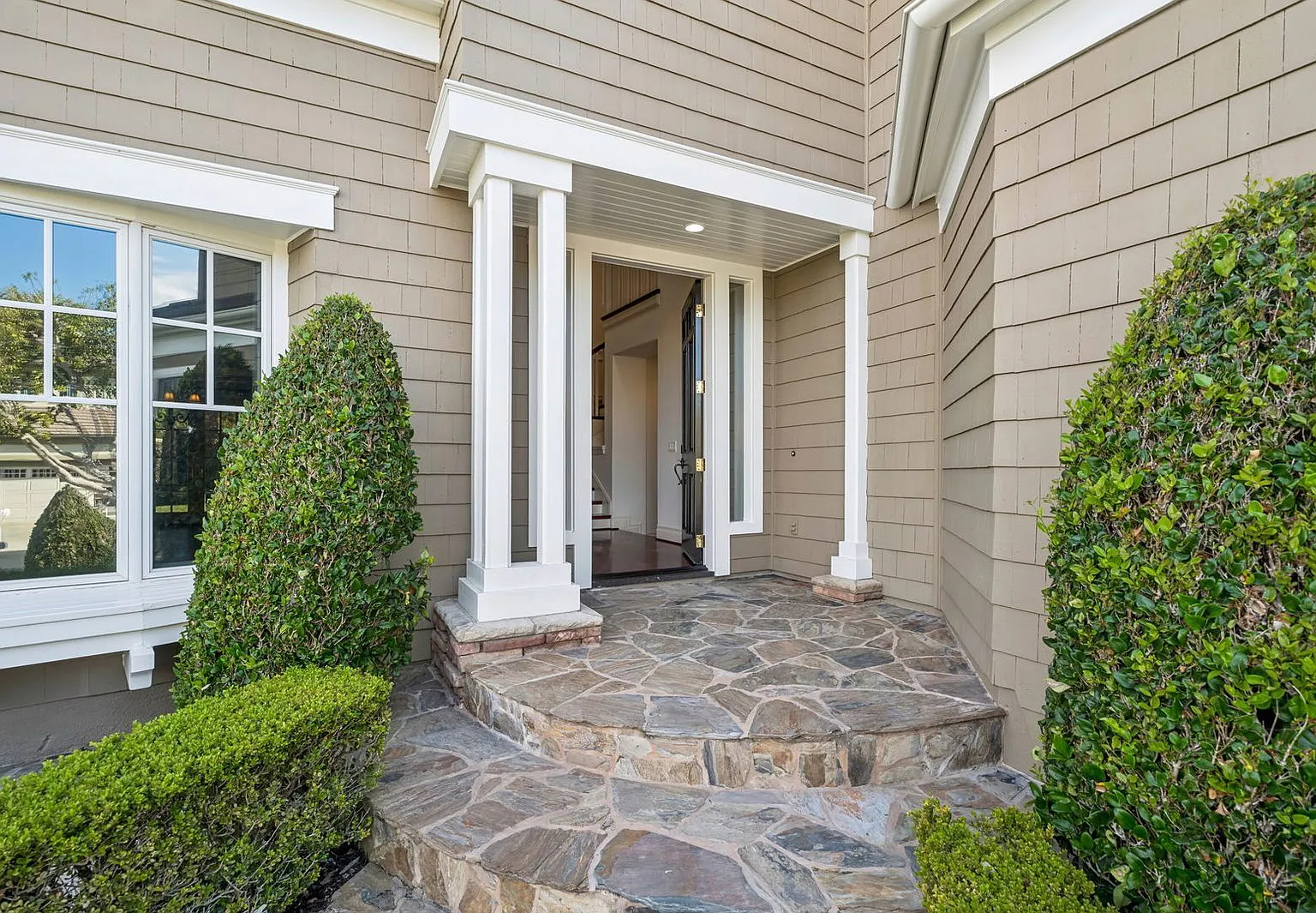 5 bed, 4.5 bath, 3588 sqft, $20,000 — Photo 3