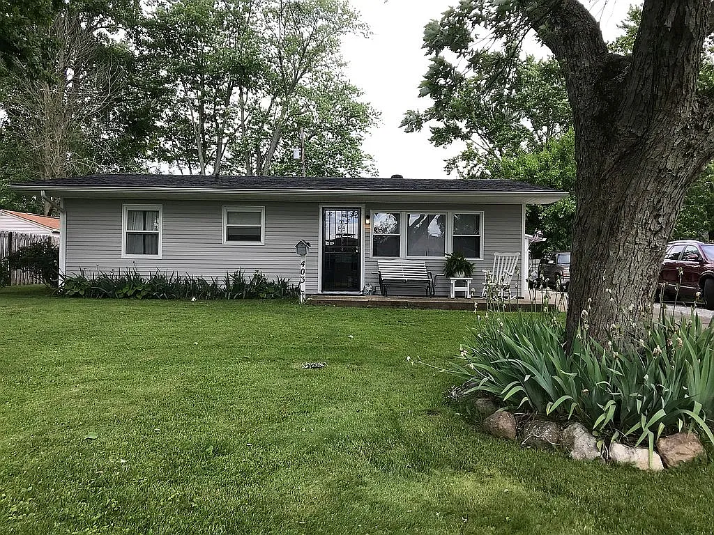 403 Melrose Dr photo 1