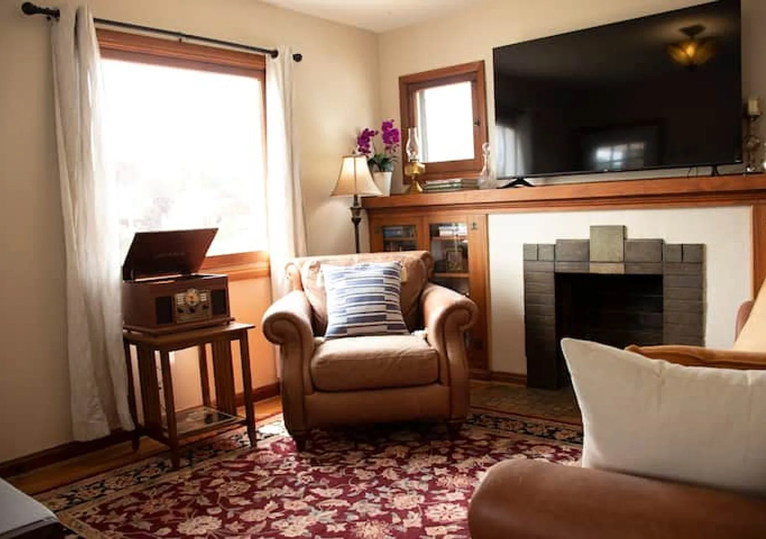 Bungalow by the Green! Executive SLC Rental Home — Photo 3