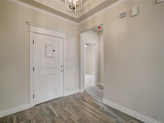 3rd image of 2320 Aspen Cir