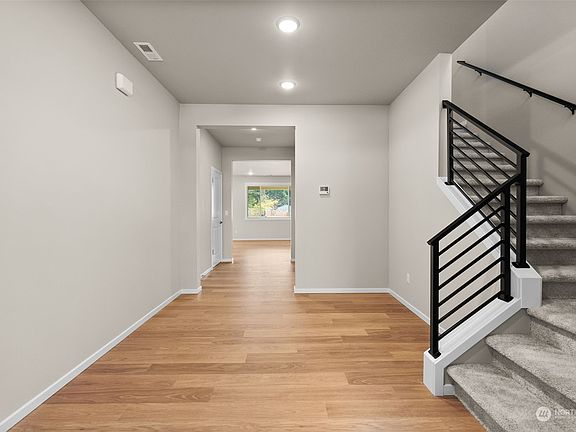Photos are of a previously built  Summit floor and may show an upgrade or a product no longer available.>