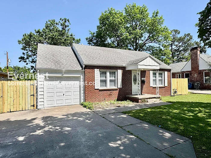 1637 S Indianapolis Ave — Photo 2