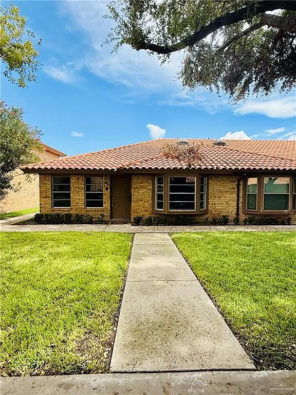 3 bed, 2.0 bath, 1371 sqft, $1,500 — Photo 2
