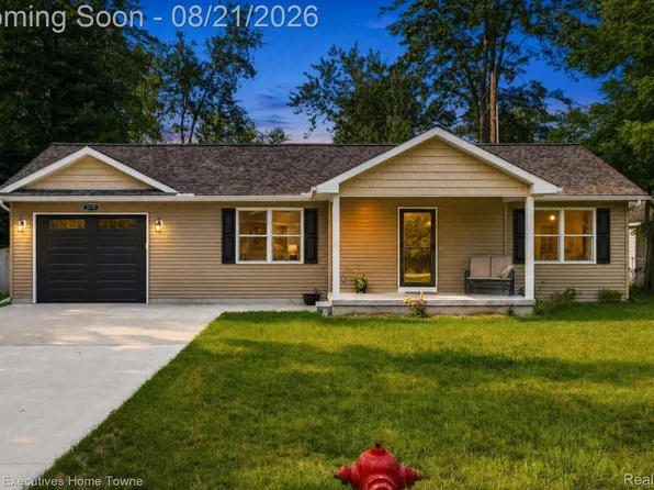 3779 Cedar St, Fort Gratiot, MI 48059