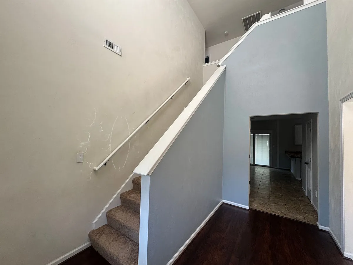Building Photo - 109 Bishops Ct