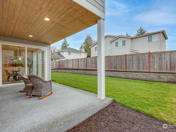 4th image of 18905 40th Avenue W