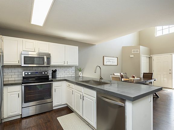 4th image of 1400 S 52nd St Unit 27