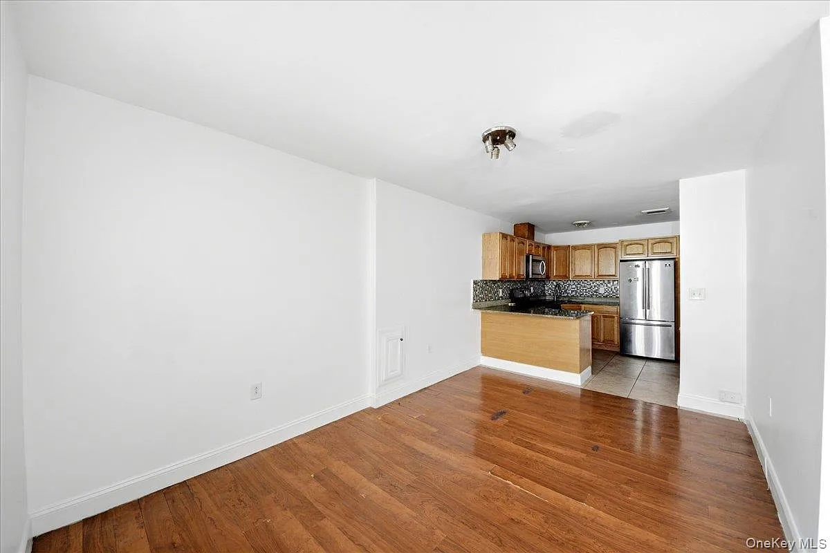 1 bed, 1.0 bath, 3651 sqft, $2,300 — Photo 3
