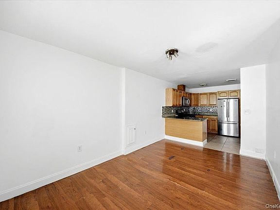 3rd image of 2975 Edson Ave