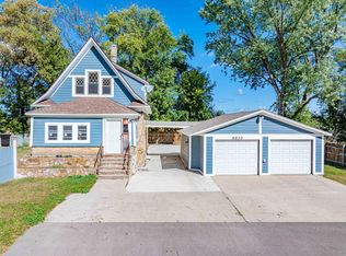 6630 Augusta Rd, Chaska, MN 55318