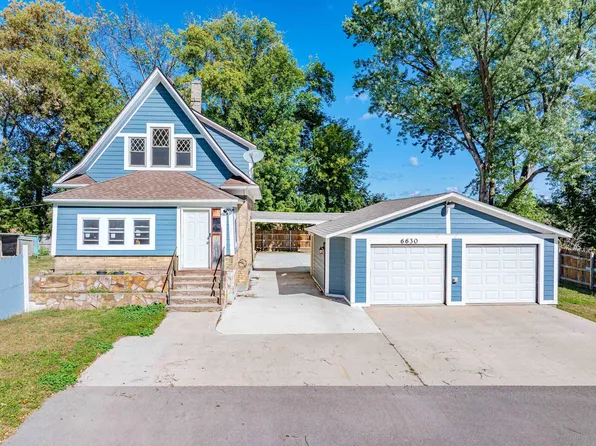6630 Augusta Rd, Chaska, MN 55318