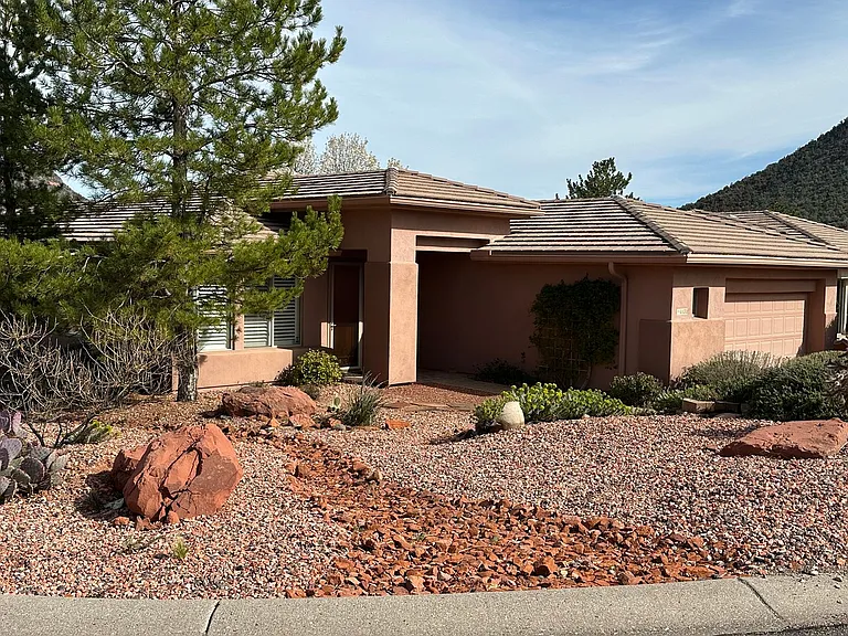 1170 Crown Ridge Rd — Photo 2