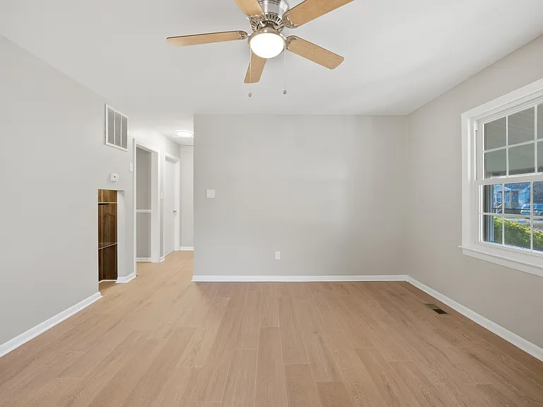 1210 Pansy St — Photo 8
