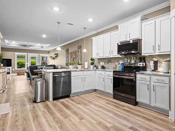 4th image of 1826 Finch Ln