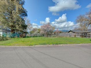 378 Clover Ln, Medford, OR 97501