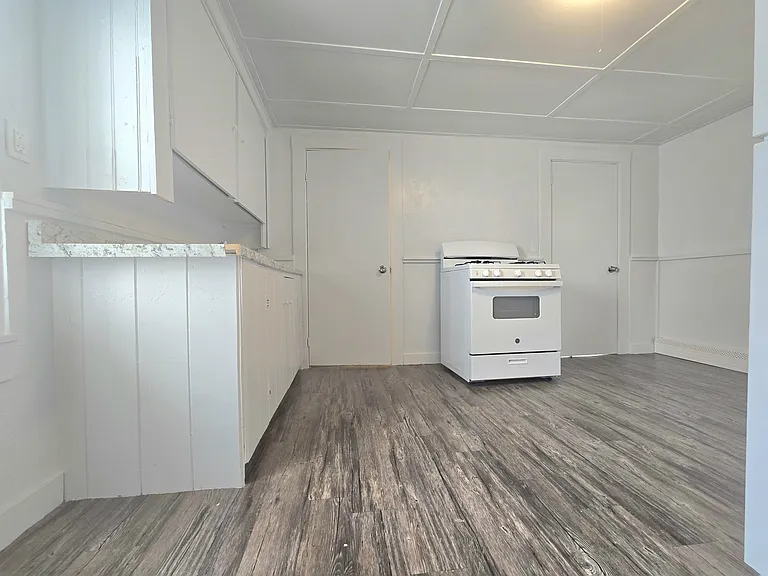 9 Cedar St #2R — Photo 3