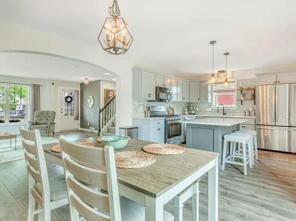 6115 Arrowpoint Way, Mc Farland, WI 53558
