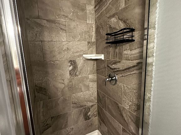 5th image of 4632 Centre Ave #2
