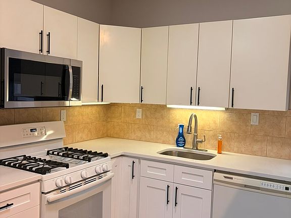 4th image of 2917 W Girard Ave Floor 2