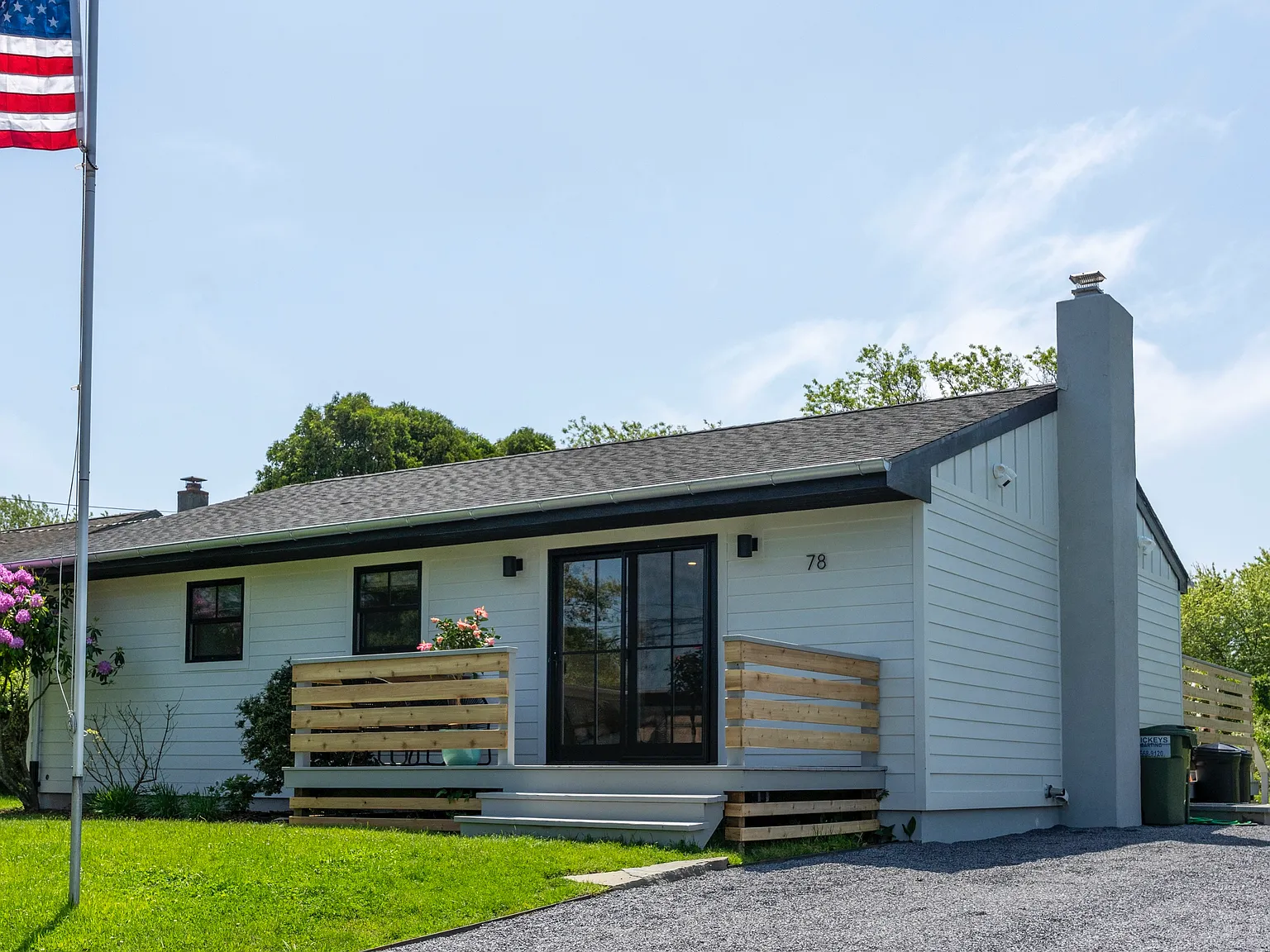 New Full Reno: Ditch Plains Modern Surf Cottage — Photo 2