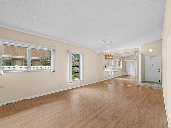 5th image of 8101 Sweetbriar Way #B