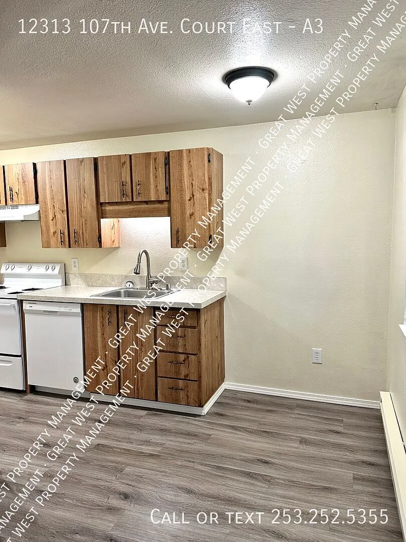 Peaceful Living Awaits in this Charming One Bedroom - One Story Building — Photo 3
