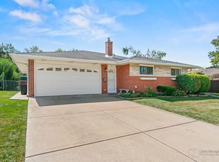 601 Lance Dr, Des Plaines, IL 60016