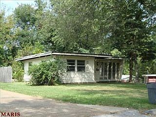 1st image of 13 Saint Laurence Dr
