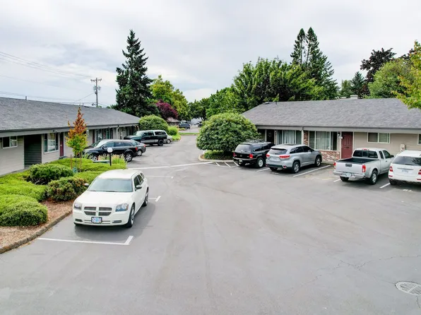 Fairway Village, 19725 River Rd #35, Gladstone, OR 97027