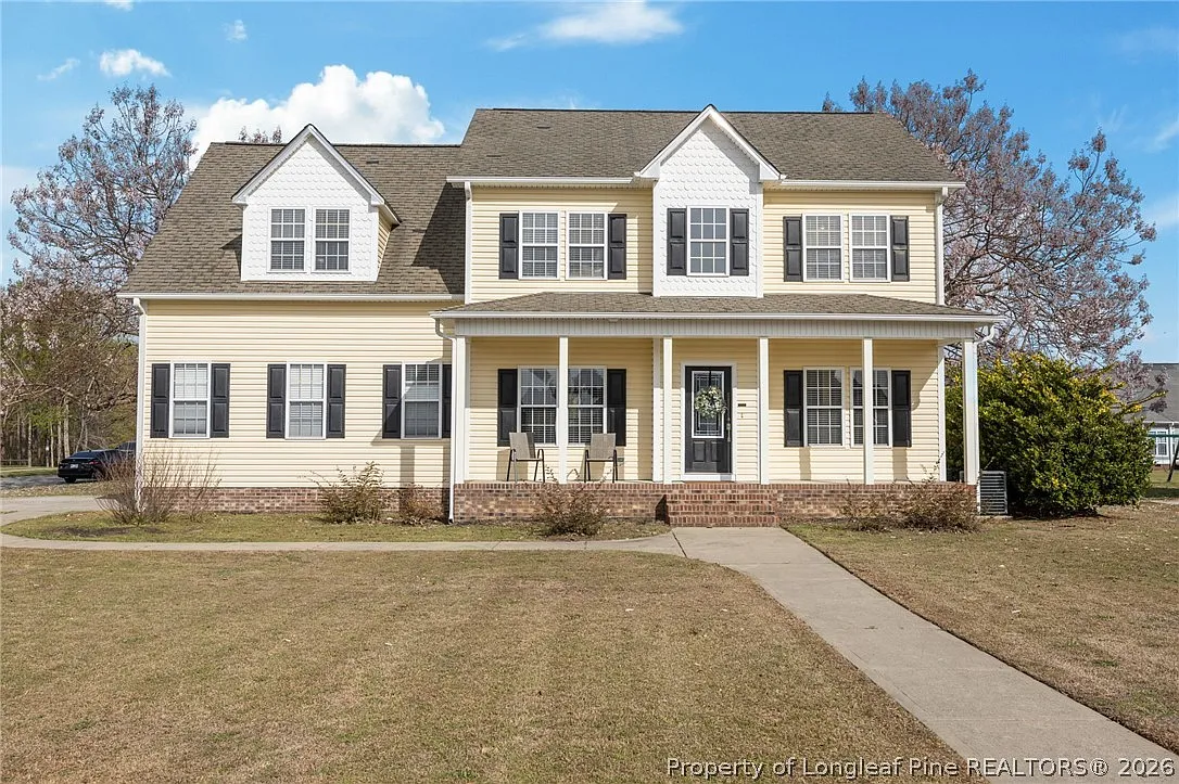 4 bed, 2.5 bath, 2121 sqft, $2,350 — Photo 1