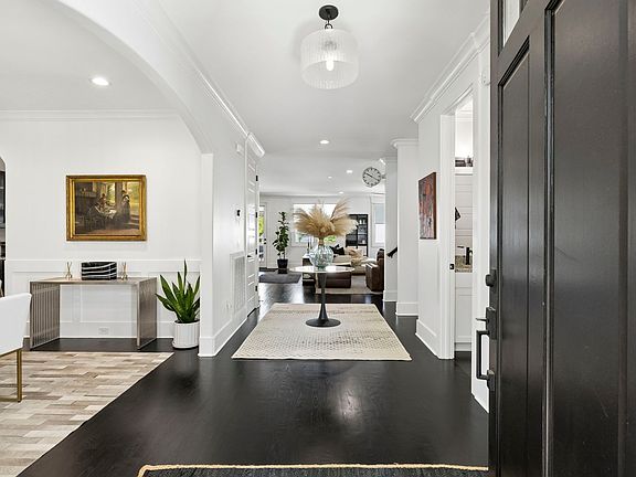 5th image of 2409 Vaulx Ln