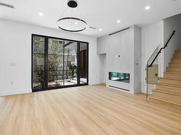 3rd image of 149 S Palm Dr #151-1/2