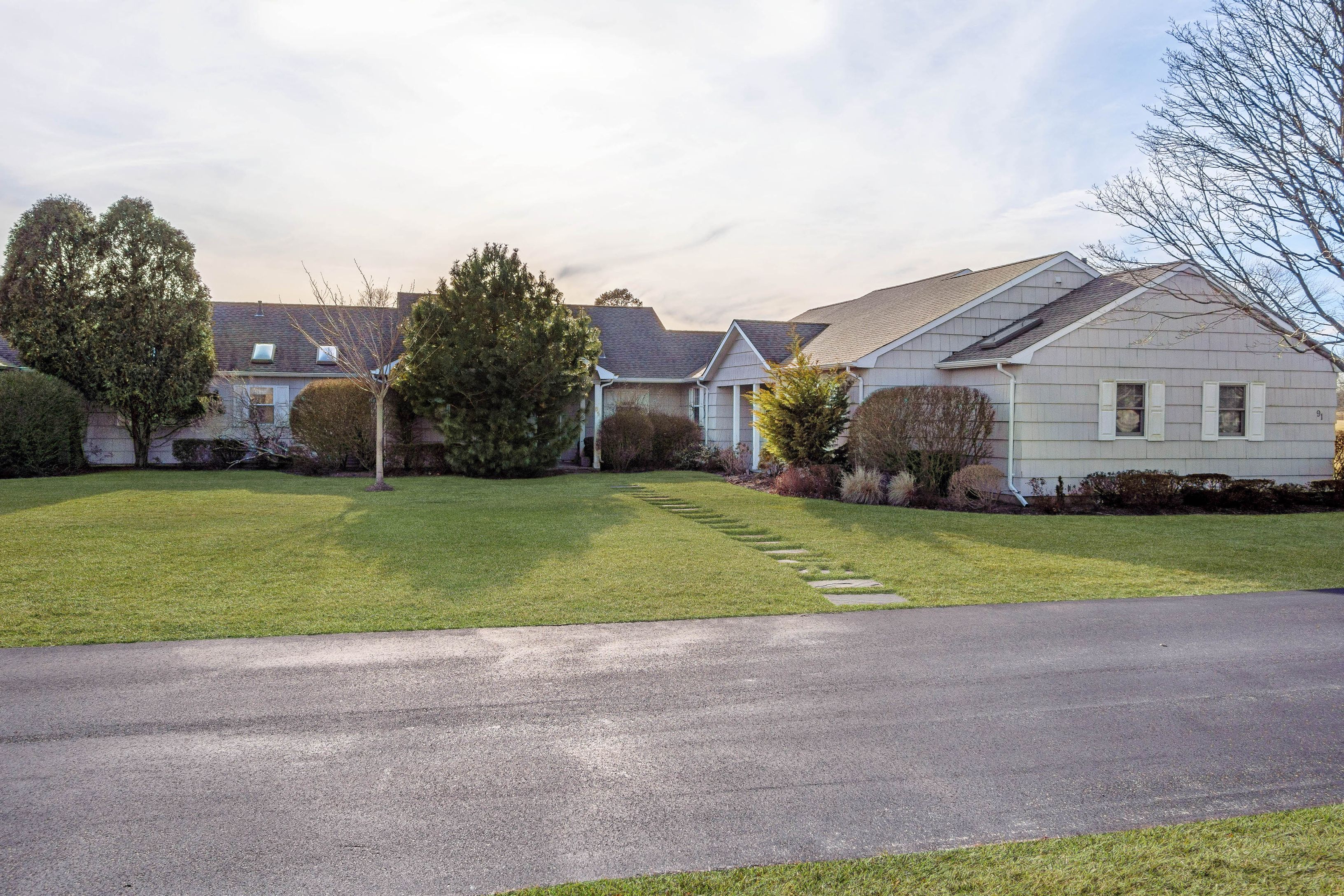 85 Saint Andrews Cir, Southampton, NY 11968 Out East