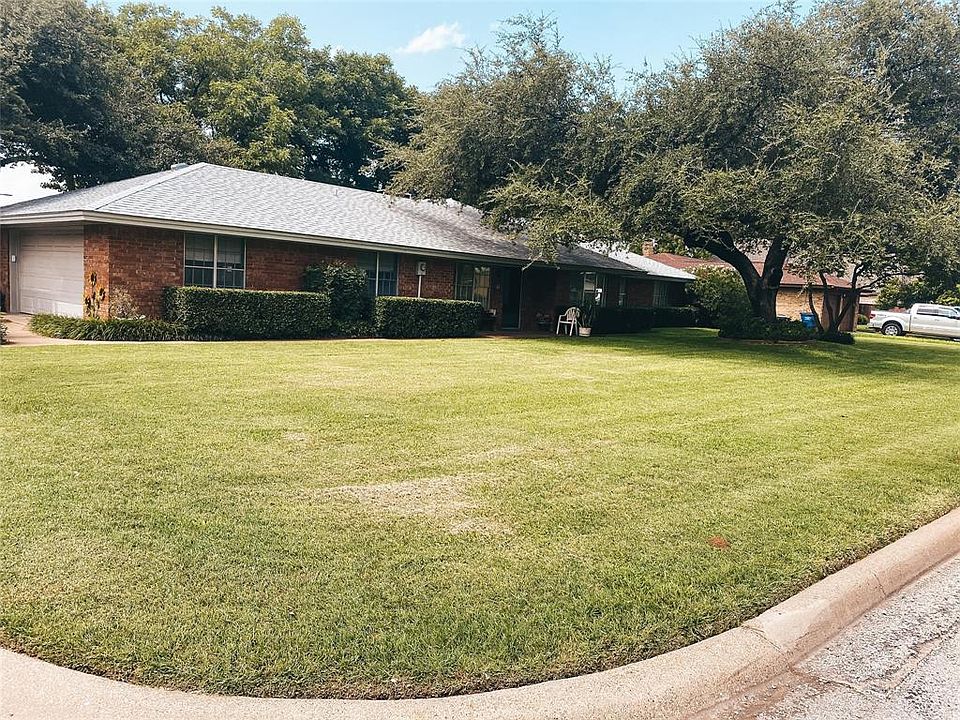1st image of 106 Bahama Ct