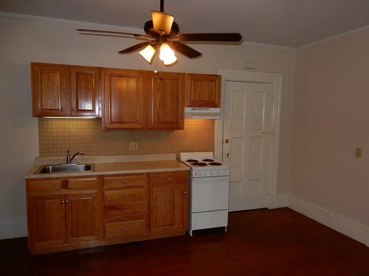 Building Photo - 13 S Goodman St #6
