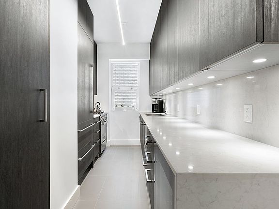 3rd image of 7 E 14th St APT 1619
