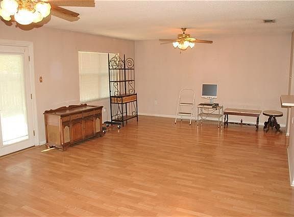 4th image of 213 Riviera Dr