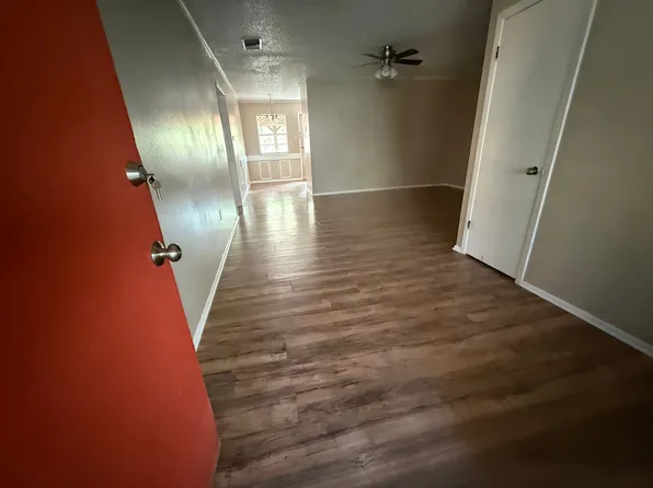 510 N Bauer St APT 2, Seguin, TX 78155