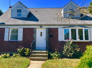 203 Kinkel St, Westbury, NY 11590